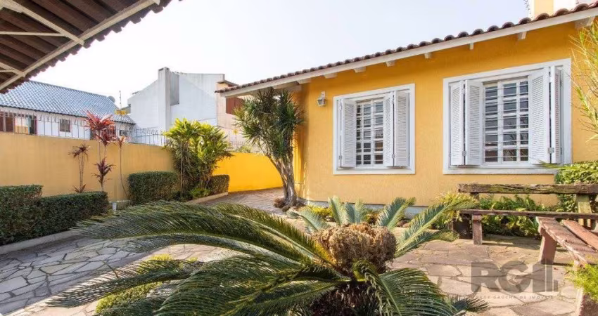 Casa para Venda - 254m², 4 dormitórios, sendo 3 suites, 5 vagas - Espirito Santo