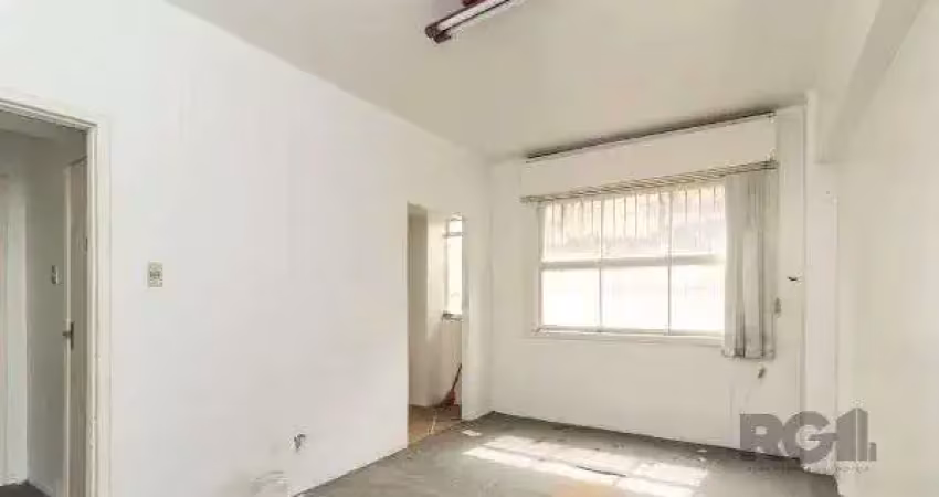 Apartamento de 1 dormitório, centro histórico desocupado