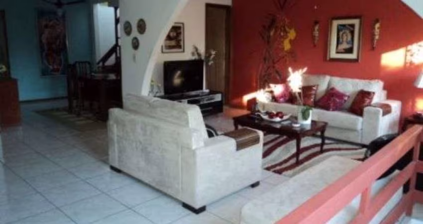 Casa para Venda - 450m², 3 dormitórios, 1 vaga - Floresta