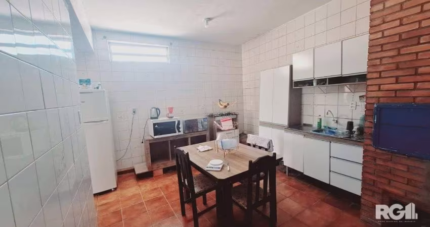 CASA COM 3 DORMITÓRIOS, 5 VAGAS, NO BAIRRO JARDIM CARVALHO, PORTO ALEGRE RS