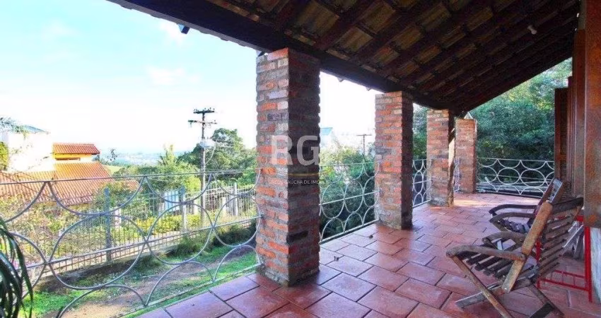 Casa para Venda - 269.06m², 4 dormitórios, sendo 2 suites, 5 vagas - Teresópolis