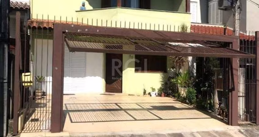 Casa para Venda - 200m², 3 dormitórios, sendo 1 suites, 2 vagas - Vila Nova
