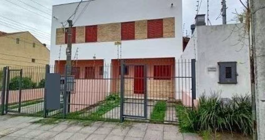 Casa para Venda - 75m², 3 dormitórios, 2 vagas - Guarujá