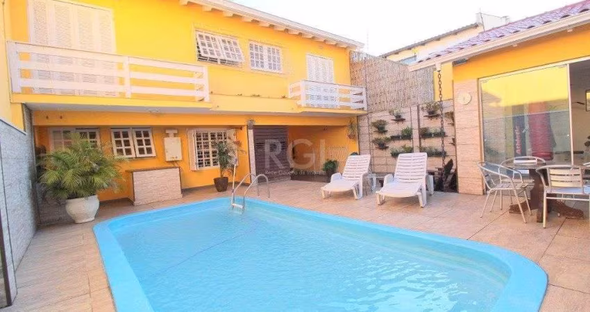 Casa para Venda - 254m², 4 dormitórios, sendo 3 suites, 5 vagas - Espirito Santo