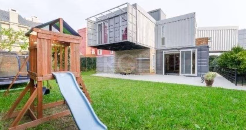Casa para Venda - 315m², 3 dormitórios, sendo 1 suites, 2 vagas - Teresópolis