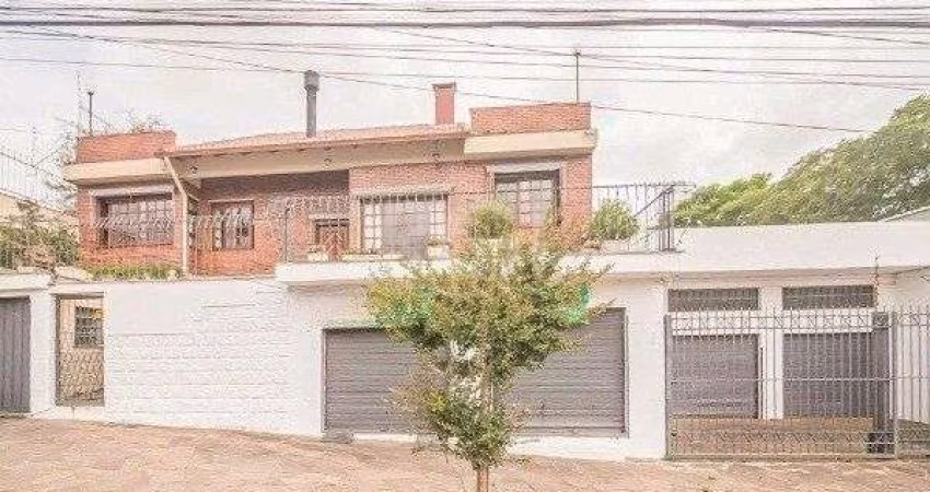 Casa para Venda - 440m², 3 dormitórios, sendo 1 suites, 2 vagas - Santa Tereza