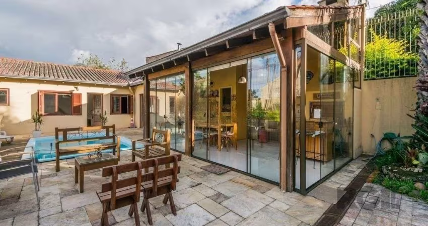 Casa 279m² - 4 dormitórios, 3 vagas no bairro Santa Tereza