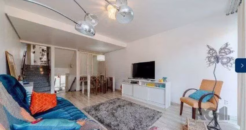 Casa em condominio fechado com 03 dormitórios no bairro camaquã