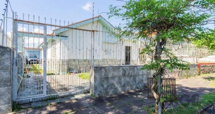 Casa com 3 dormitórios no bairro Tristeza