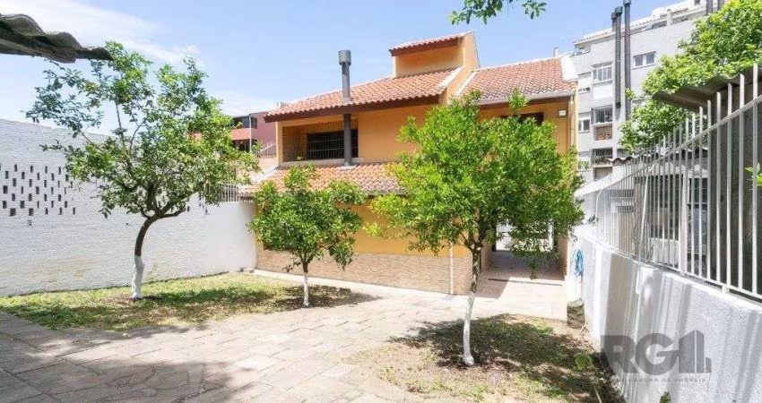Casa com 5 dormitórios no bairro Jardim Carvalho