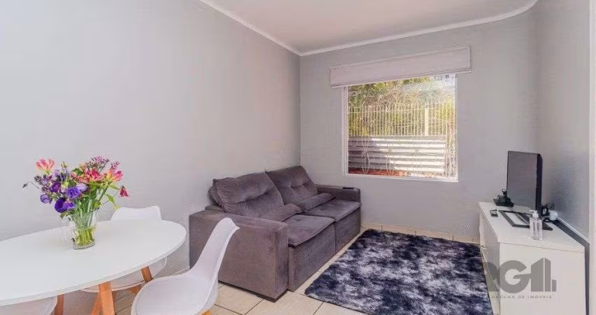 Casa com 99,73m², 2 dormitórios, 2 vagas no bairro Floresta