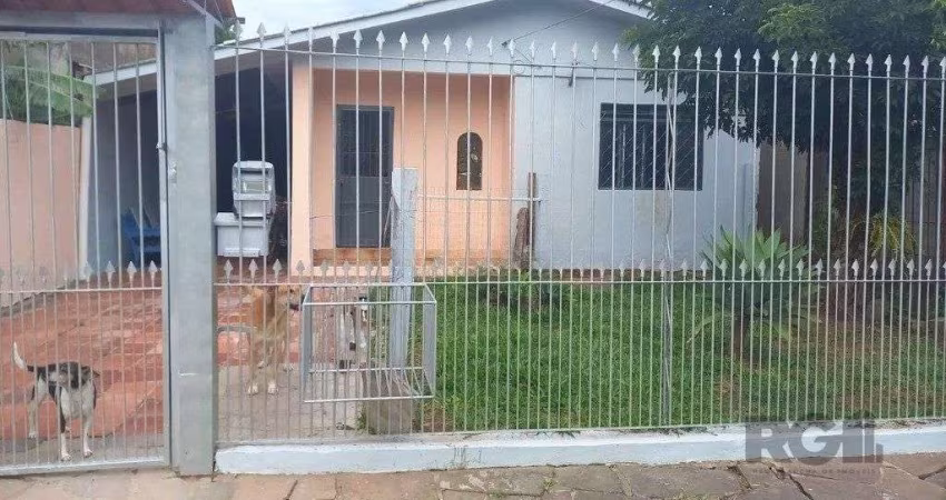 Casa de 2 dormitórios no bairro Rubem Berta