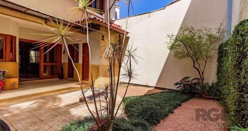 Casa com 3 dormitórios no bairro Ipanema