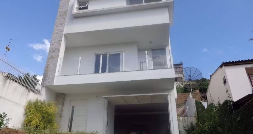 Casa para Venda - 217m², 3 dormitórios, sendo 1 suites, 5 vagas - Teresópolis