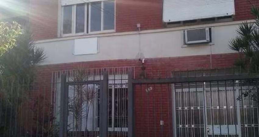 Casa para Venda - 250m², 5 dormitórios, 6 vagas - Menino Deus
