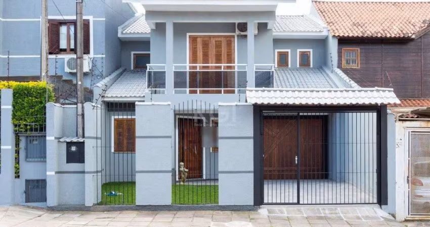 Casa para Venda - 247m², 3 dormitórios, sendo 1 suites, 4 vagas - Vila Nova