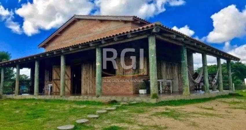 Sítio para Venda - 200m², 2 dormitórios, sendo 2 suites, 2 vagas - Lami
