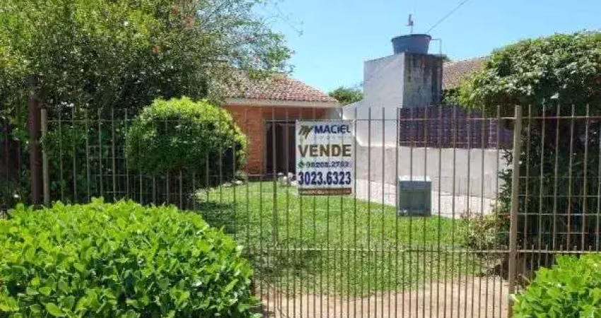 Casa em porto alegre, no bairro vila nova, com 2 dormitório(s), e 2 banheiros, à venda.