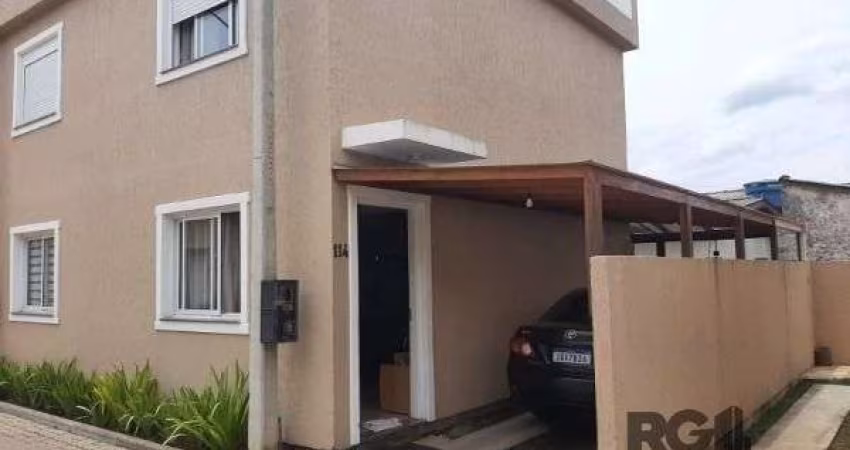 Casa em Porto Alegre, no bairro Ponta Grossa, com 2 dormitório(s), e 2 banheiros, à venda.