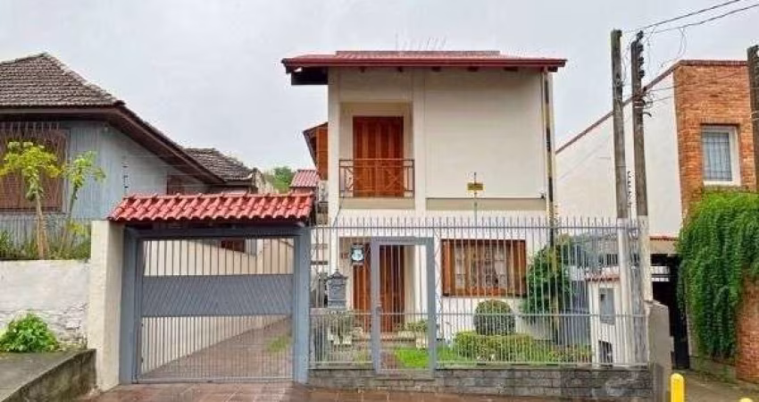 Casa em Porto Alegre, no bairro Tristeza, com 3 dormitório(s), e 3 banheiros, à venda.