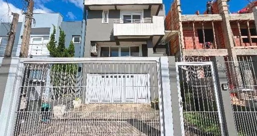 Casa em Porto Alegre, no bairro Hípica, com 3 dormitório(s), e 3 banheiros, à venda.