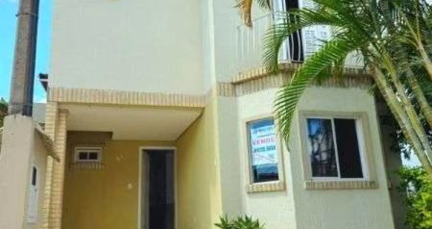 Casa Condominio em Porto Alegre, no bairro Guarujá, com 3 dormitório(s), e 3 banheiros, à venda.