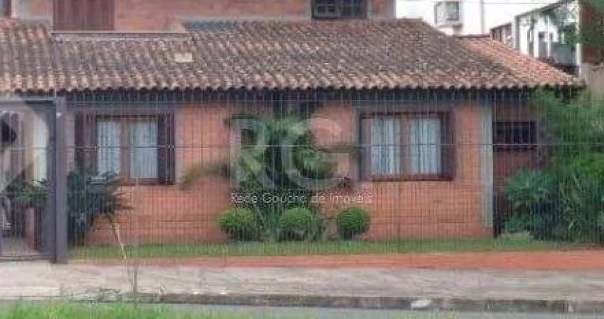 Casa para Venda - 220m², 3 dormitórios, sendo 1 suites, 2 vagas - Jardim Itu