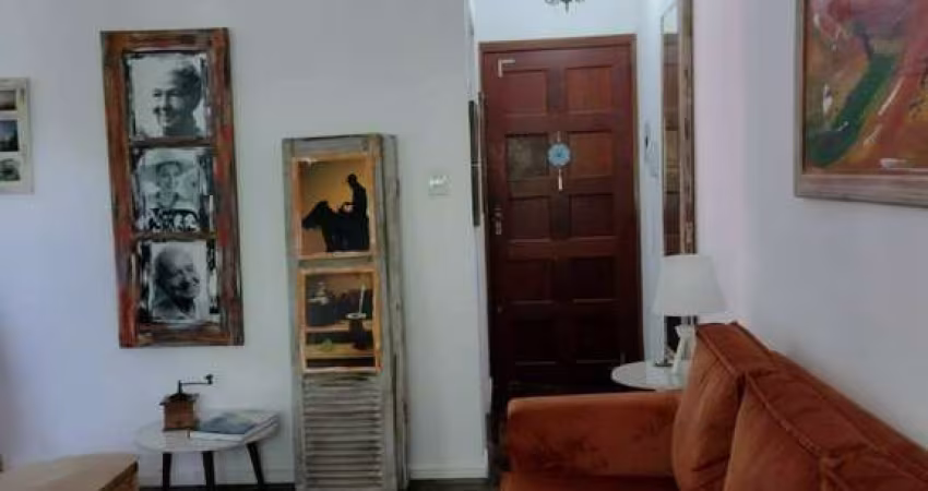 Apartamento de 2 dormitórios, sala, cozinha, área de serviço separada, banheiro social