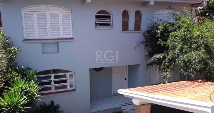 Casa para Venda - 300m², 4 dormitórios, 4 vagas - Menino Deus