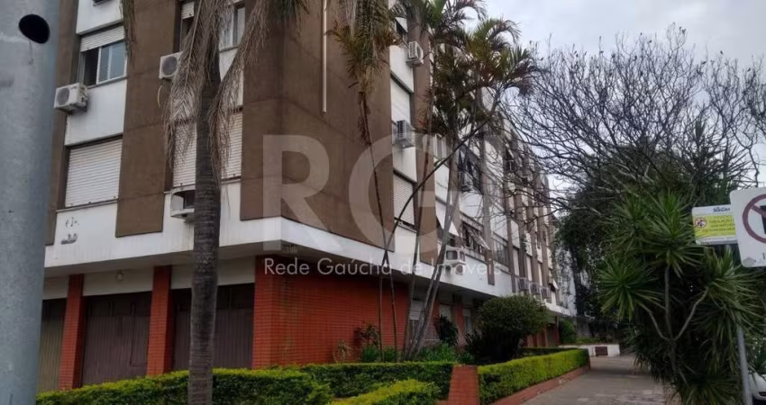 Apartamento 2 quartos, dependência completa e garagem!