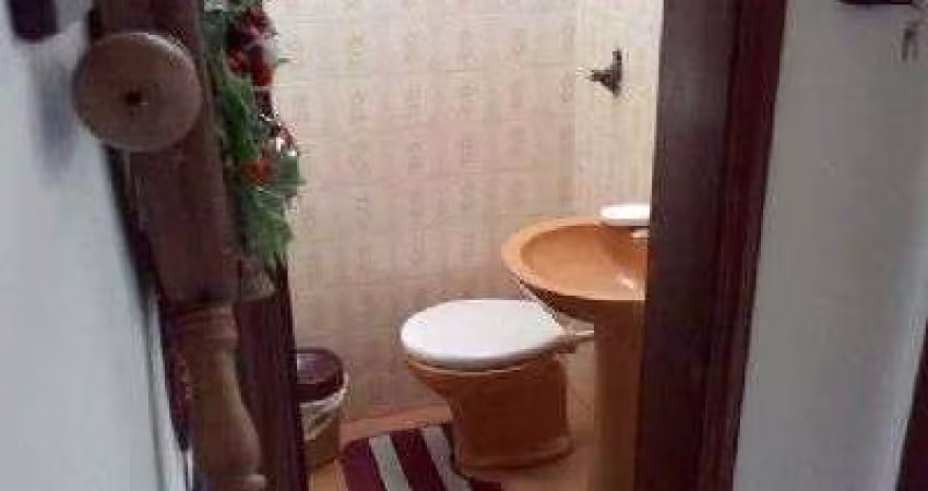 Casa para Venda - 168m², 4 dormitórios, sendo 2 suites, 3 vagas - Guarujá