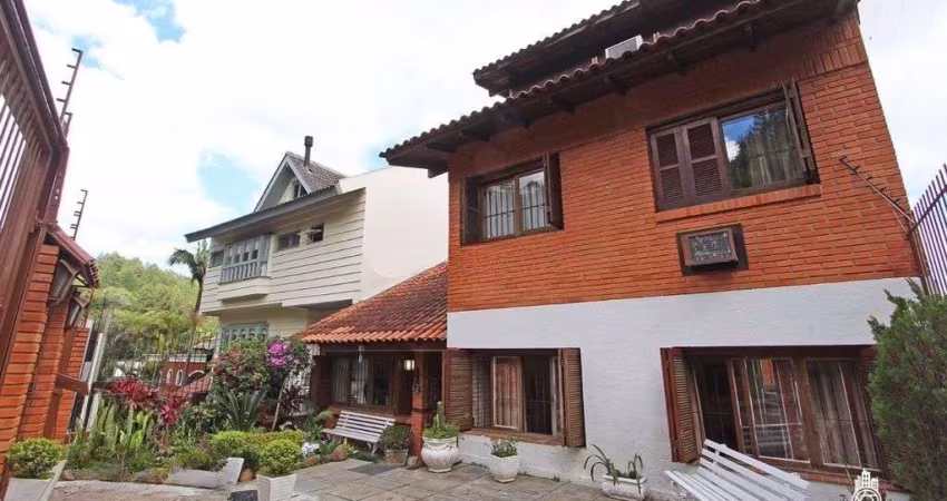 Casa para Venda - 3 dormitórios, sendo 1 suites, 2 vagas - São Caetano