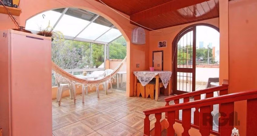 Casa de 250m² Para comprar no Bairro Mont Serrat Por R$1.125.000,00