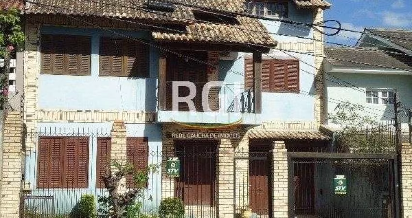 Casa à Venda – 320m², 3 Dormitórios (1 Suíte), 5 Vagas – Partenon