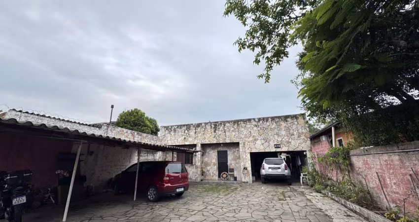 Casa espaçosa no bairro Cristal,