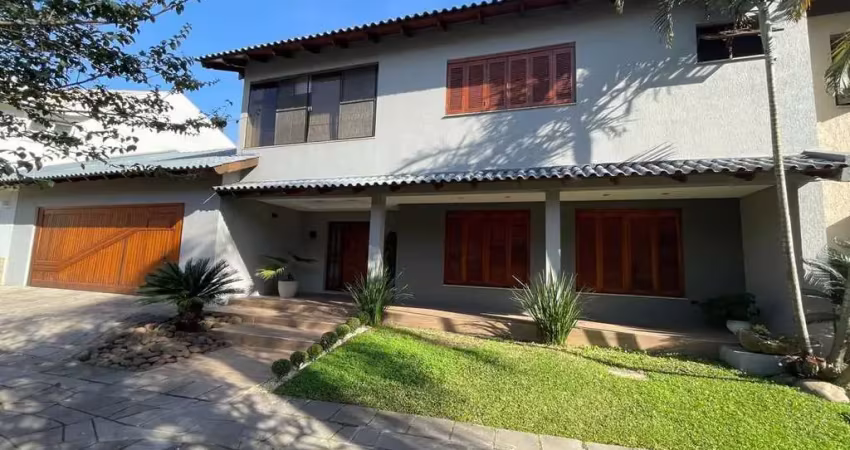 Casa em condomínio com 03 quartos (01 suíte com closet) e 06 vagas no ecoville