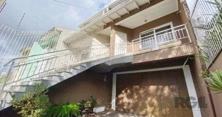 Vende-se belo sobrado com 3 quartos com suíte e 3 vagas cobertas - 182m² - Vila Ipiranga