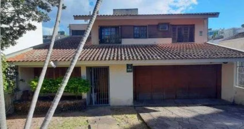 Casa para Venda - 261m², 3 dormitórios, sendo 1 suites, 4 vagas - Cristal