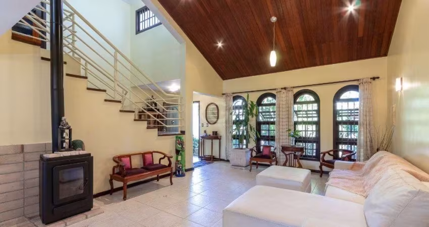 Casa para Venda - 308.25m², 3 dormitórios, sendo 1 suites, 5 vagas - Cristal