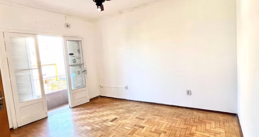 Apartamento 2 Dormitórios com Sacada e Pátio - Excelente Localização