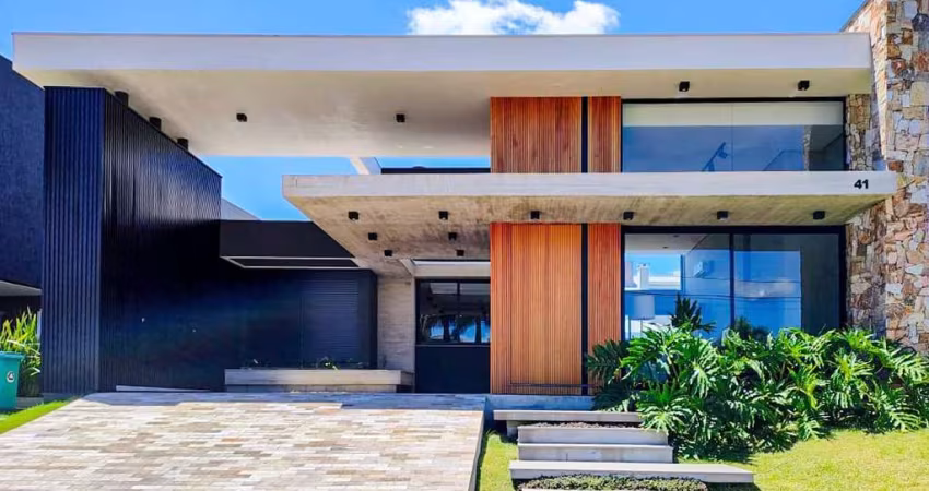 Casa em Condomínio Fechado