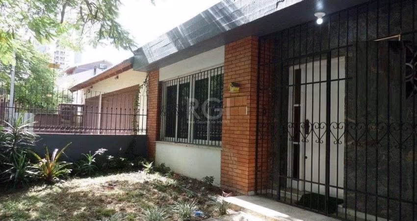 Casa no bairro Jardim Botânico de 3 dormitórios e 2 vagas
