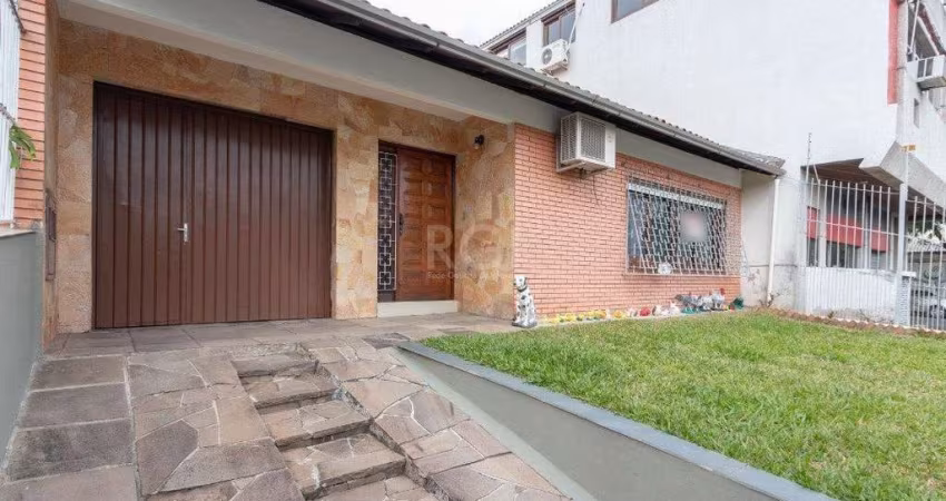 Casa para Venda - 160m², 3 dormitórios, sendo 2 suites, 3 vagas - Cristal