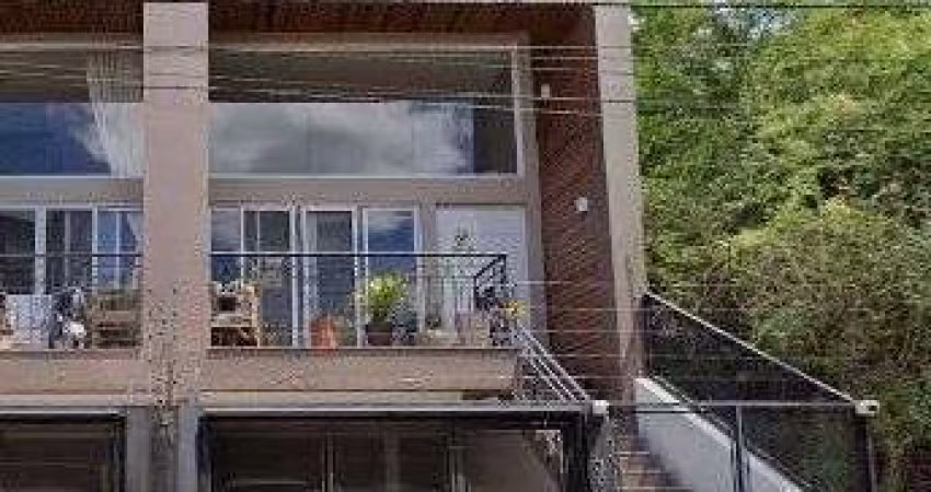 Casa 3 Quartos sendo 1 Suíte