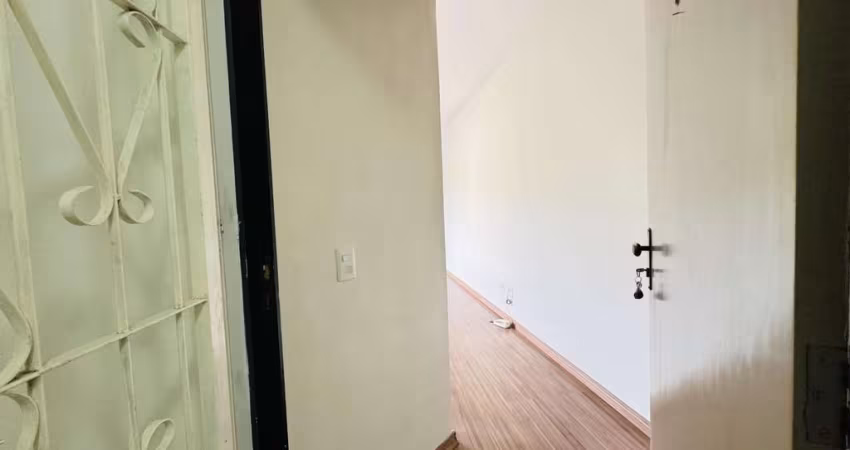 Apartamento com 2 dormitórios, 59m2, localizado no 5º andar, no Bairro Nonoai