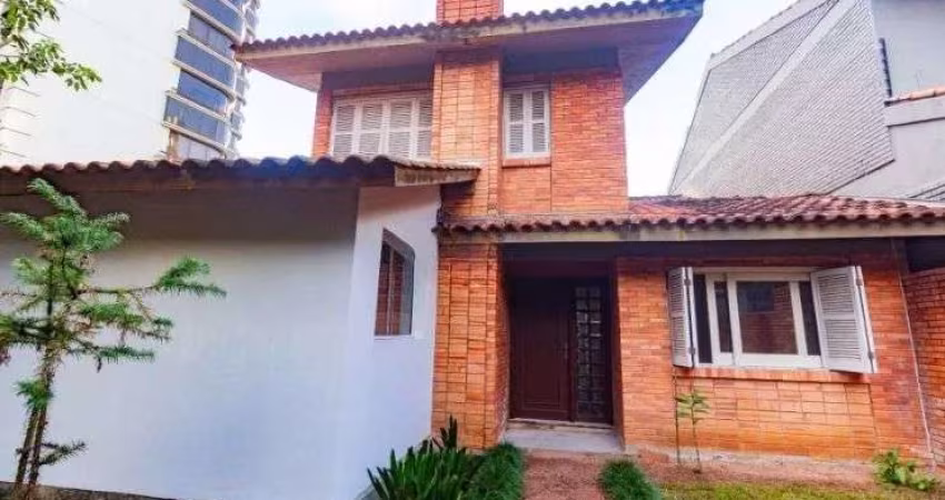 Casa para Locação no Bairro Bela Vista — 4 Dormitórios, Suíte com Closet