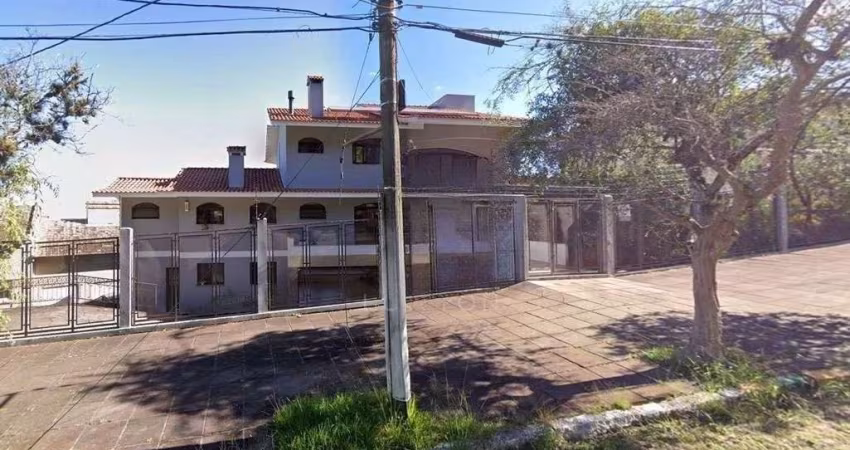 Casa de Alto Padrão para Alugar — 650 m², 5 Suítes, Salão de Festas e Sustentável — Pedra Redonda, Porto Alegre