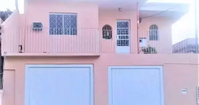 Casa com 4 dormitórios, suíte, churrasqueira, piscina e 2 vagas cobertas para locação