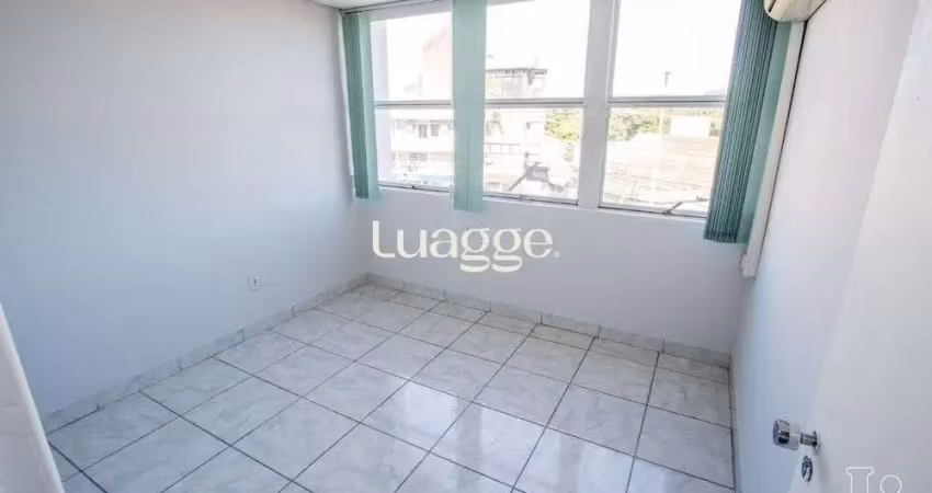 Sala comercial com 22m² de área privativa, frente, piso cerâmico, equipada com lavabo e ar-condicionado split