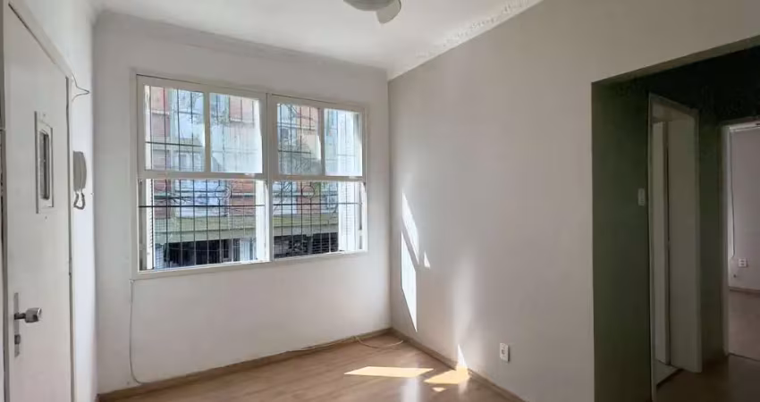 Apartamento reformado de 1 dormitório ensolarado e amplo no centro histórico